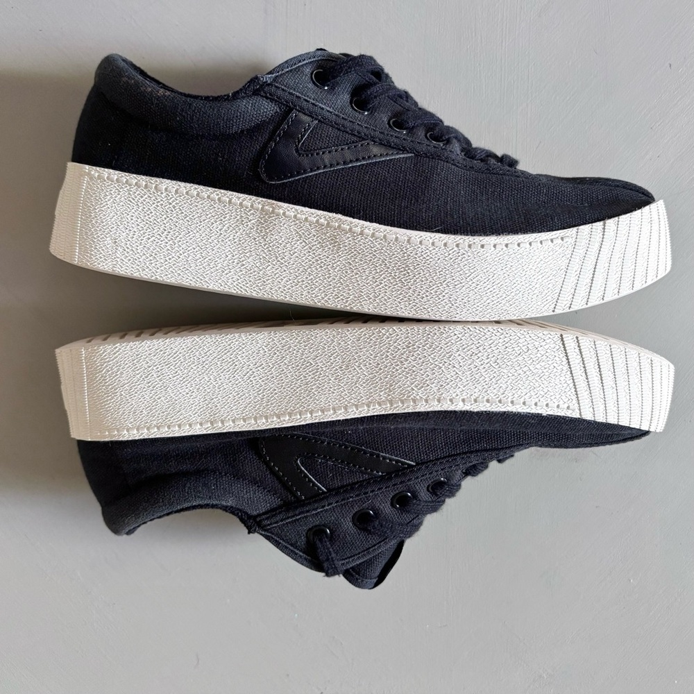TRETORN Nylite Bold Lace Up Canvas Platform Sole Sneakers - Picture 3 of 7